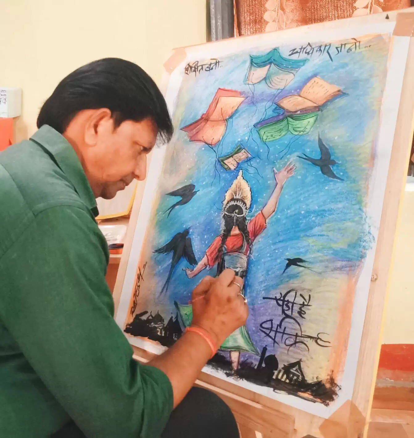 कला शिक्षक ने शक्ति स्वरूपा दुर्गा का पेंटिंग के जरिये प्रतीक चिन्ह बना दिया संदेश