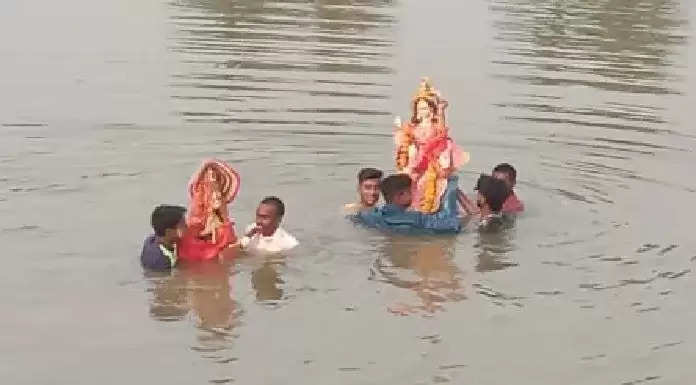 नम आंखों से दी गई विद्या की देवी मां शारदे को विदाई