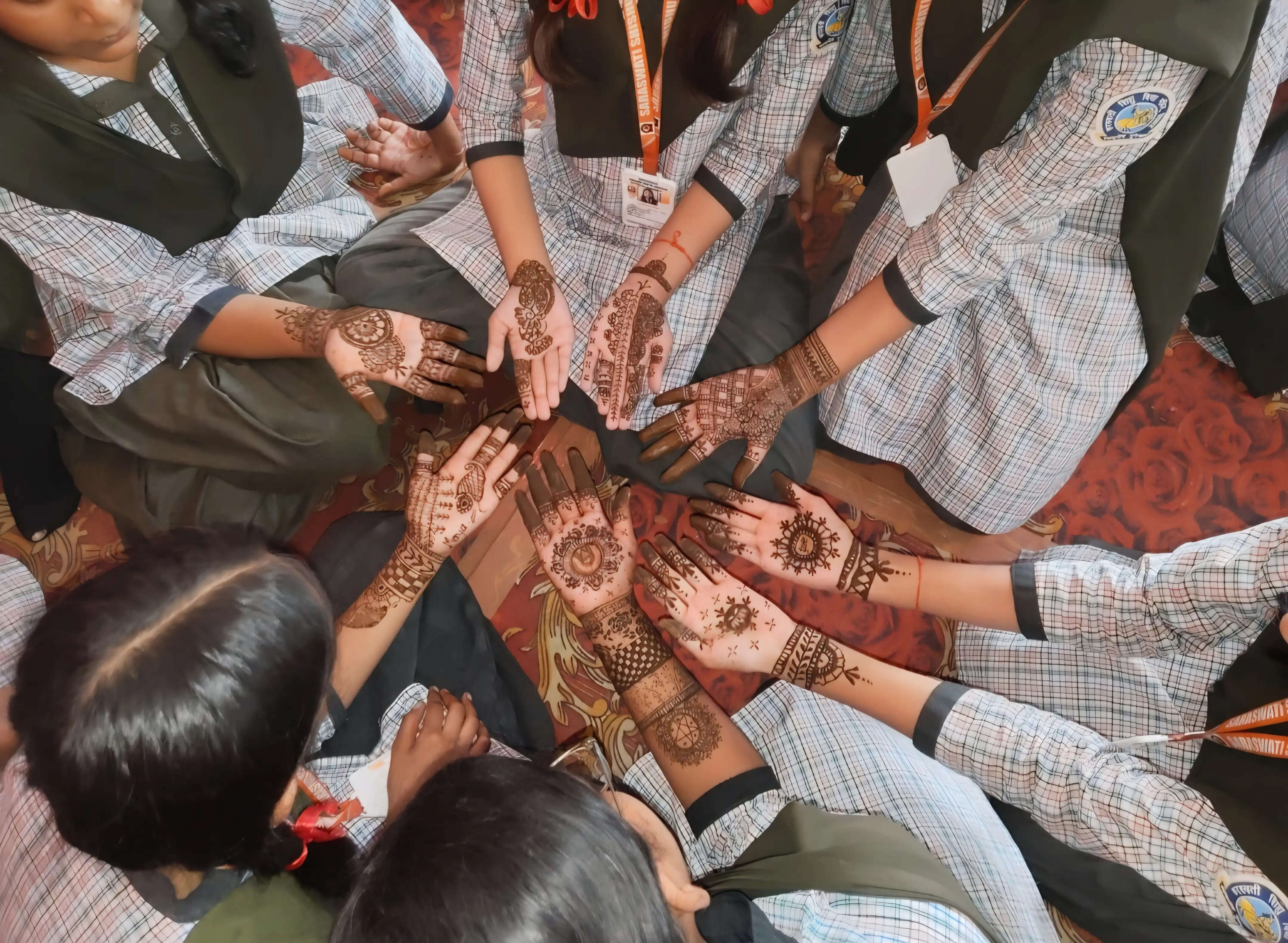 सरस्वती शिशु विद्या मंदिर में मेहंदी श्रृंगार प्रतियोगिता का हुआ आयोजन