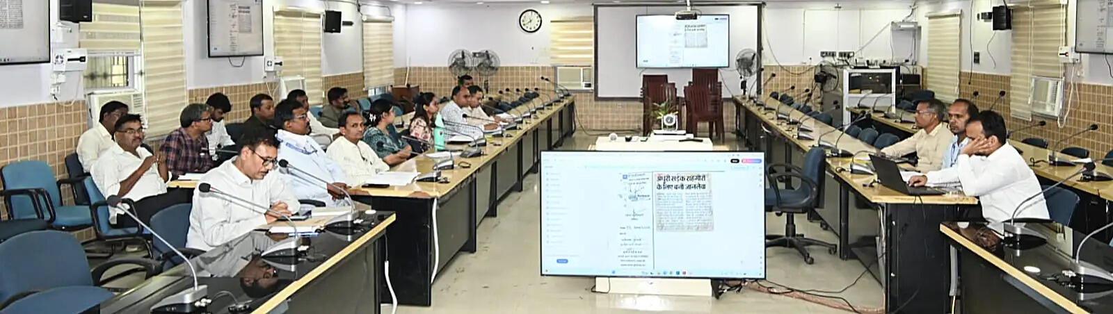 प्रोजेक्ट मॉनिटरिंग ग्रुप की बैठक में स्पष्टीकरण देने का निर्देश