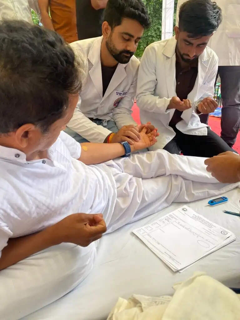 दिल्ली में भूख हड़ताल के 5वें दिन सोनम वांगचुक की सेहत बिगड़ी
