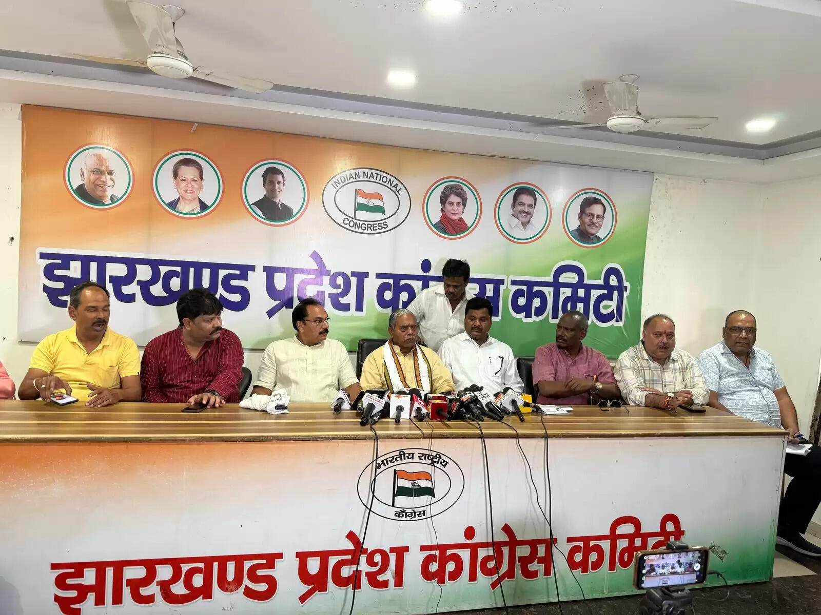 कांग्रेस निकालेगी तीन मई को संविधान बचाओ महारैली