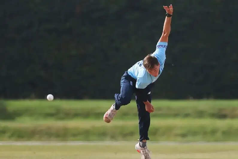 इंग्लैंड क्रिकेट बोर्ड ने तेज गेंदबाज सोनी बेकर को विकास अनुबंध दिया