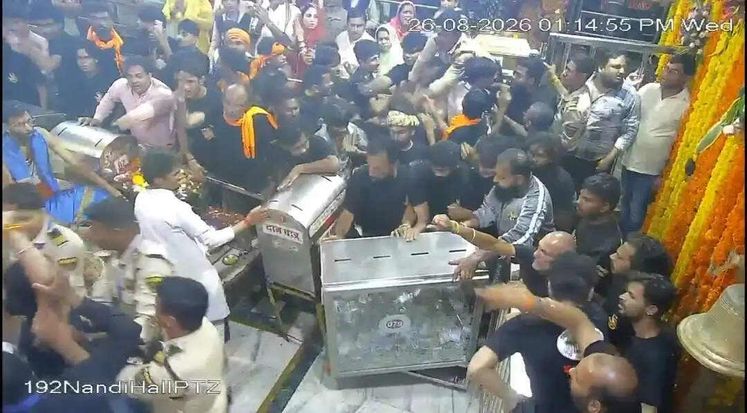 उज्जैनः महाकाल मंदिर में कांवडिय़ों का हंगामा, एफआयआर दर्ज