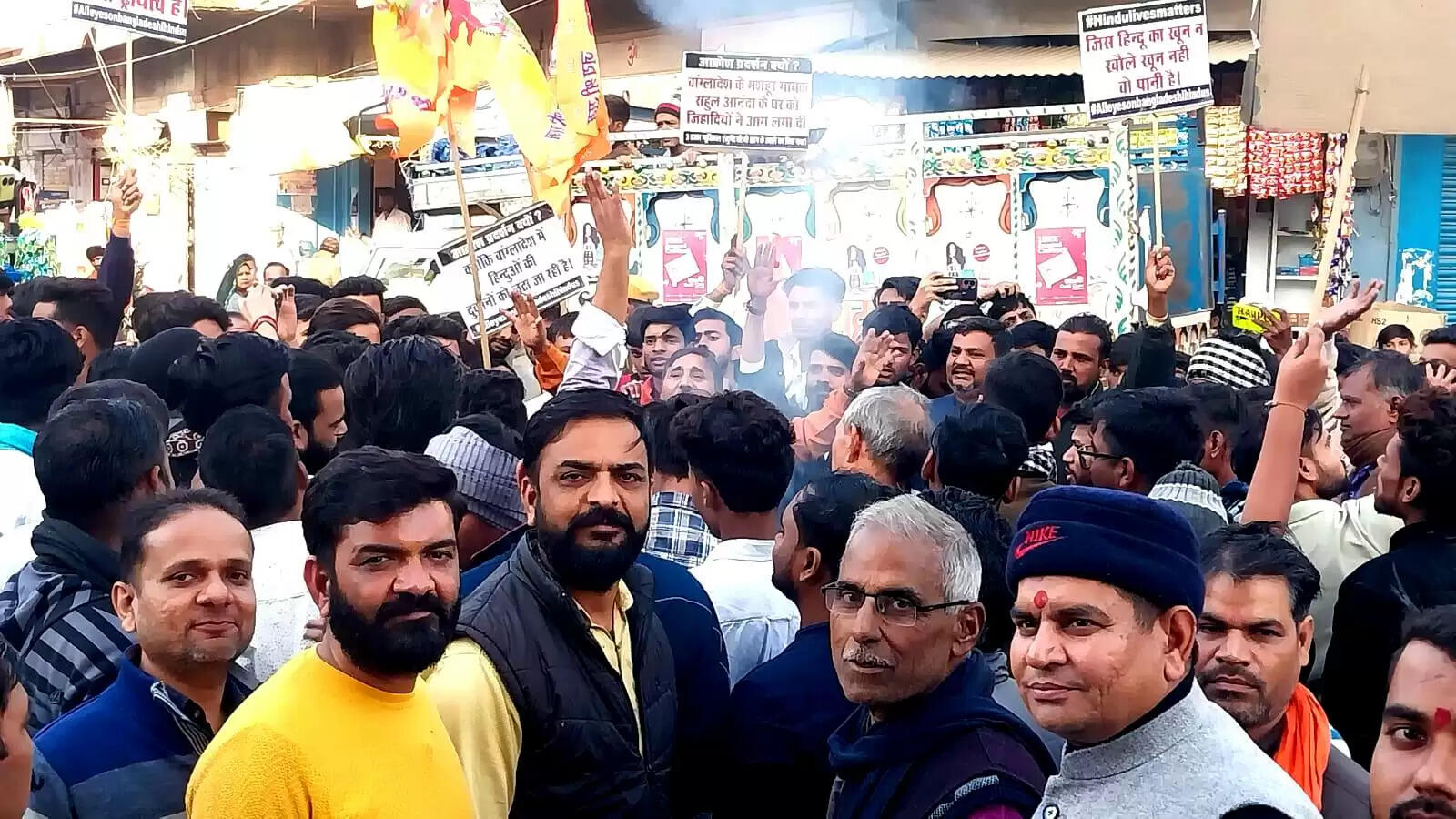 बांग्लादेश में हिंदुओं पर अत्याचार के विरोध में धौलपुर में प्रदर्शन