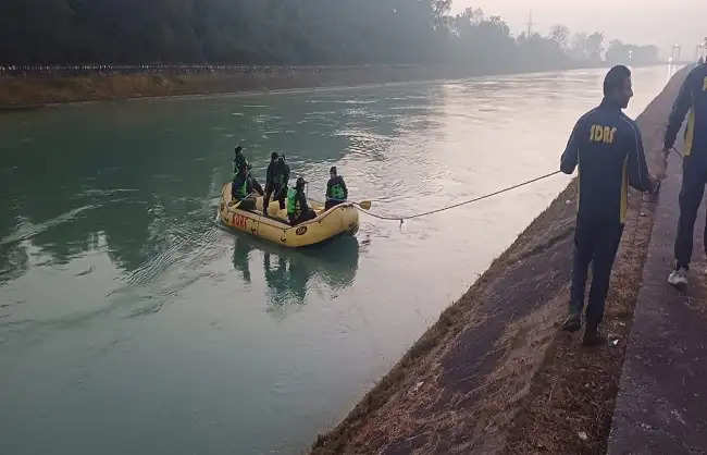 अपडेट उत्तराखंड:चीला बैराज के पास जीप का टायर फटने से वन रेंजर और दारोगा सहित पांच की मौत