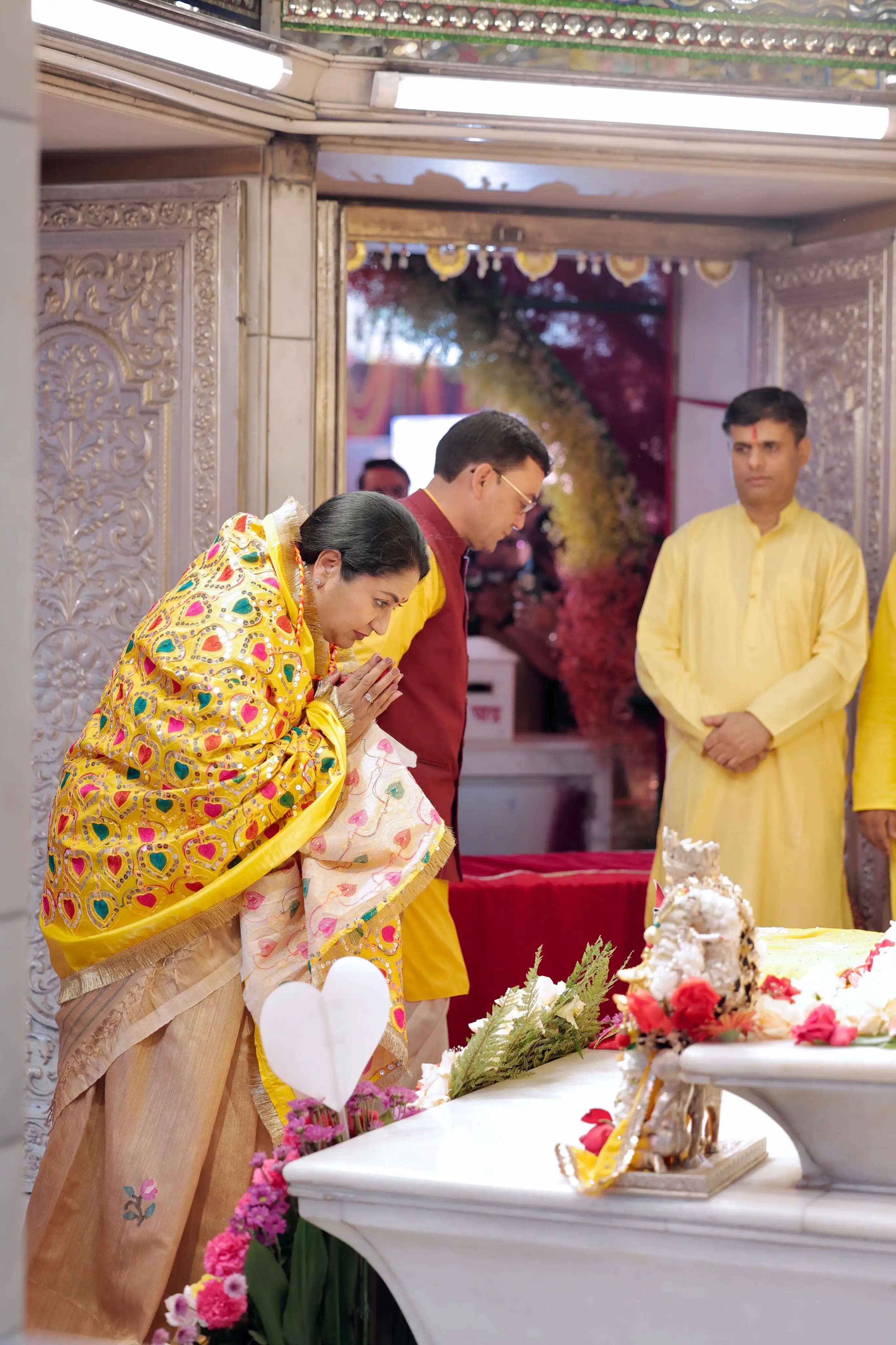 मुख्यमंत्री ने झंडेवालान मंदिर जाकर मां आदिशक्ति का आशीर्वाद लिया