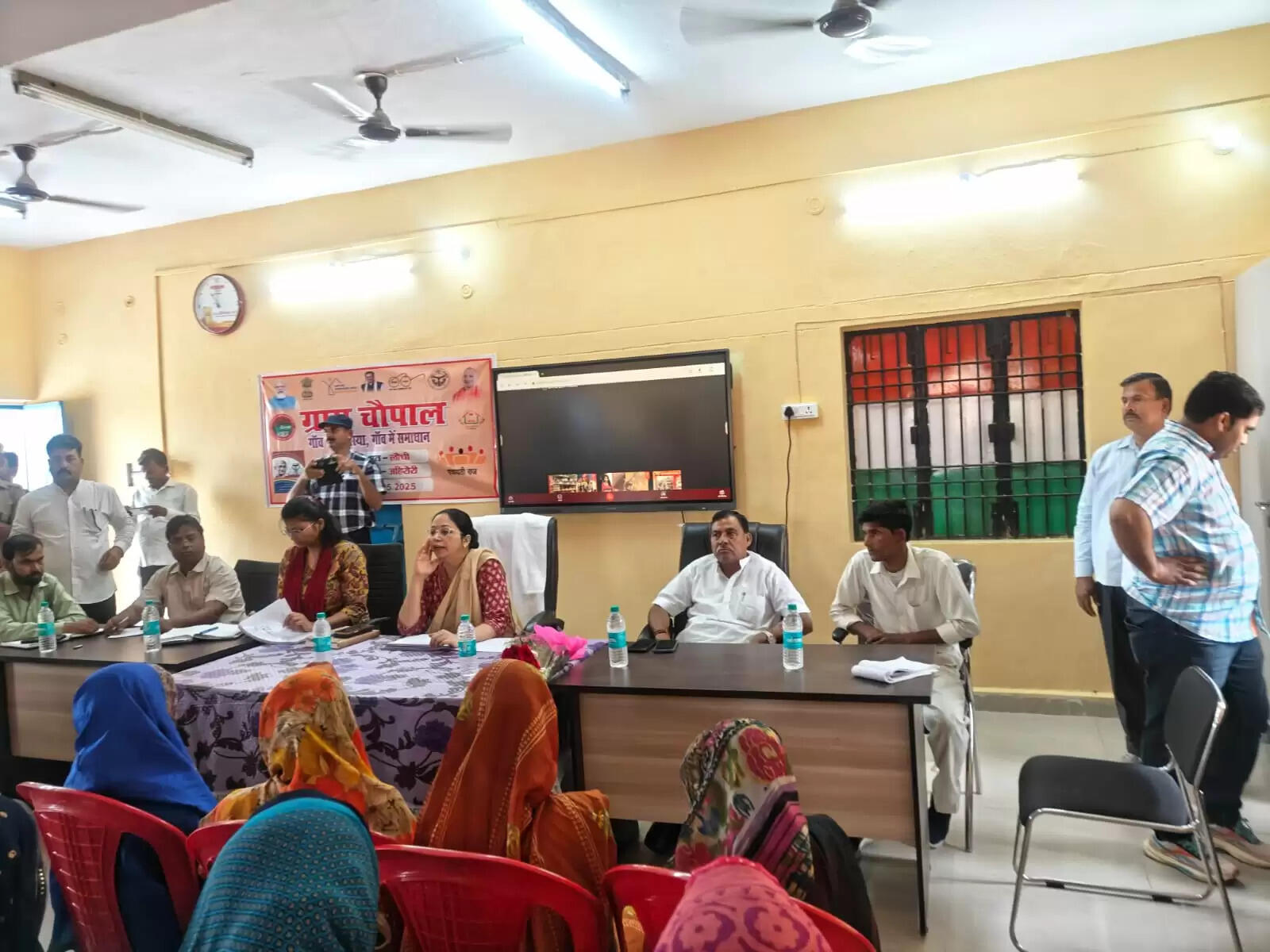 ग्राम चौपाल में नहीं पहुंचे अधिकारी, सीडीओ ने वेतन रोकने के दिए आदेश