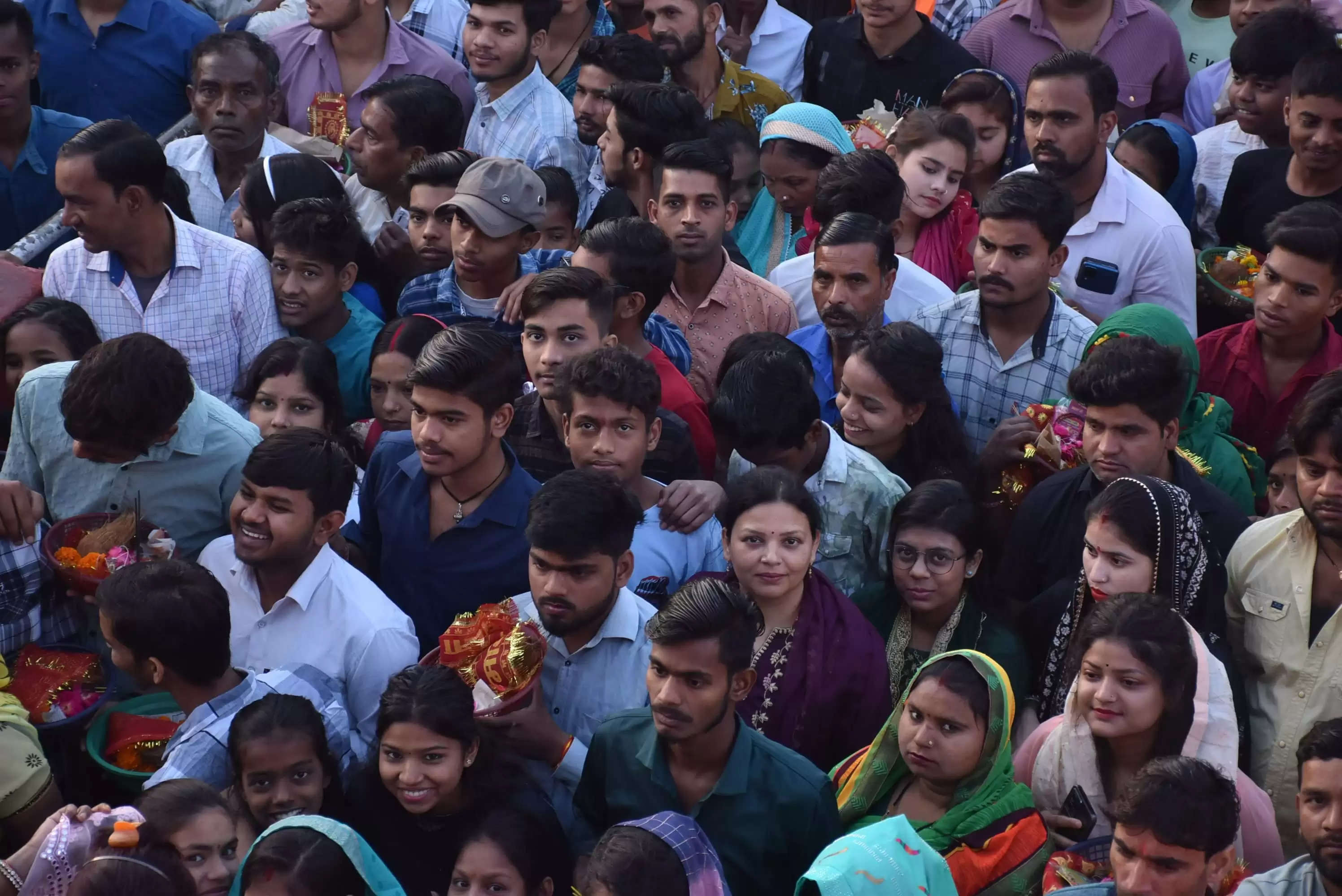 घट स्थापना के साथ चैत्र नवरात्र प्रारंभ, मंदिरों में लगी भक्तों की कतारें