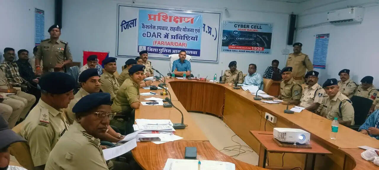 आगरमालवाः सड़क दुर्घटना प्रबंधन पर पुलिस अधिकारियों को दिया गया प्रशिक्षण