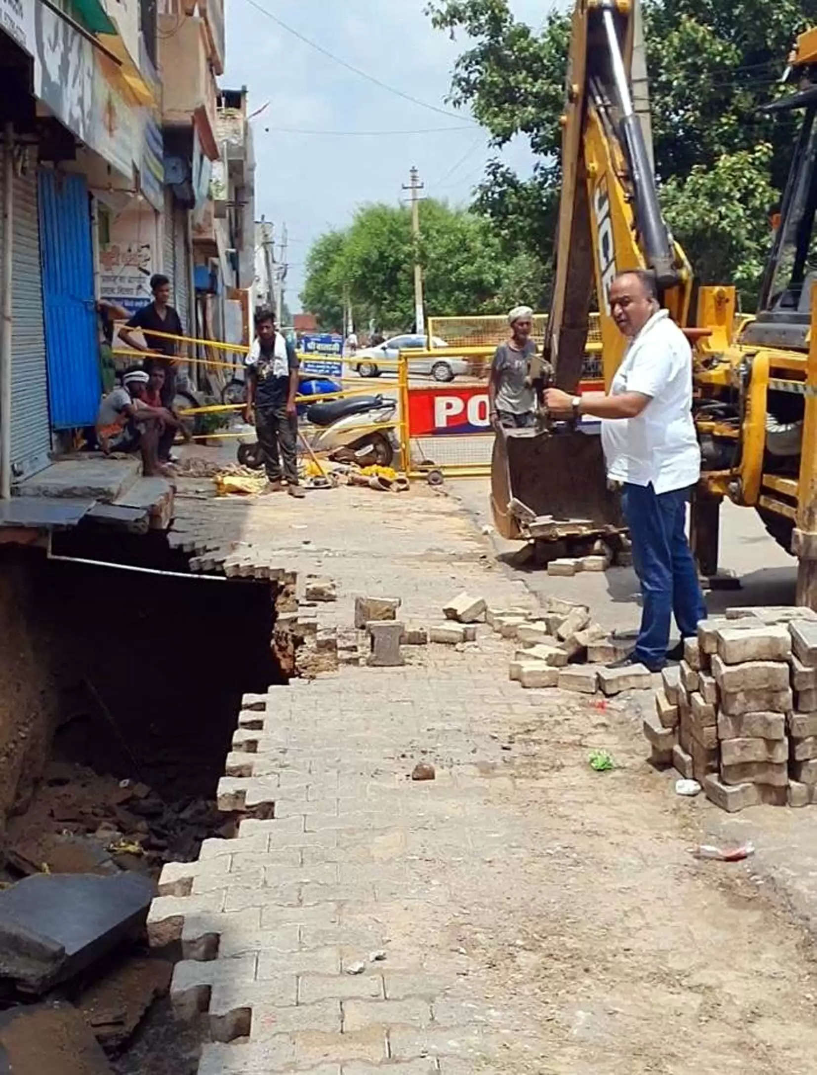 जहाज के सपने दिखाने की बजाय मूल सुविधाएं ही दे दे सरकार: हनुमान ऐरन