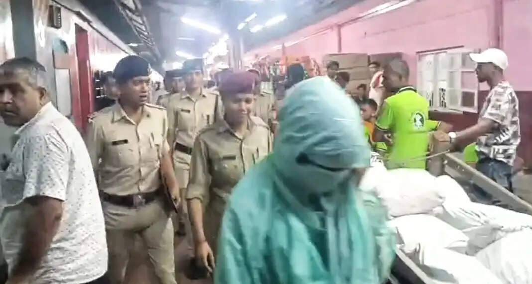 कामाख्या से जम्मू का 'सीक्रेट रूट' बेनकाब: कटिहार जंक्शन पर धरे गए 4 अवैध रोहिंग्या