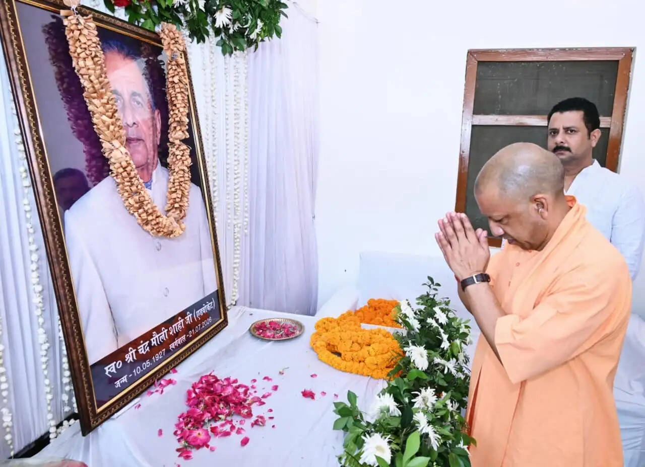 सीएम योगी ने दी वरिष्ठ अधिवक्ता चंद्रमौली शाही को श्रद्धांजलि