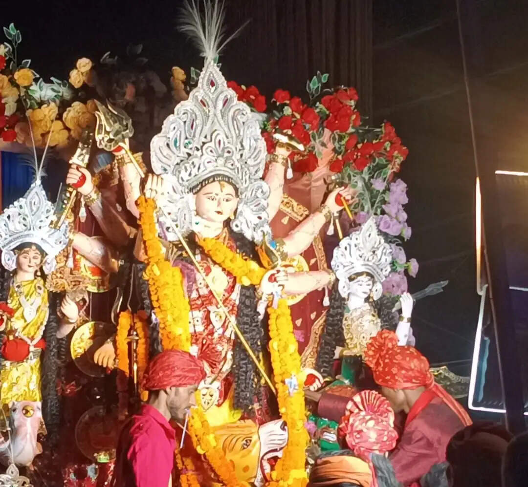 छपरा में लगभग 30 घंटे तक चले शोभायात्रा के बाद हुआ प्रतिमा विसर्जन हुआ