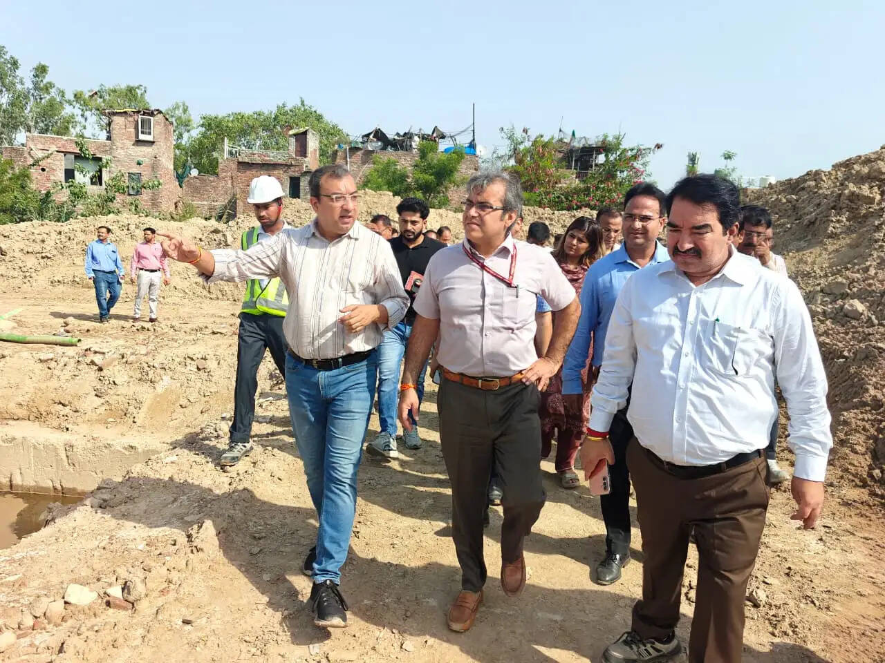 निगमायुक्त ने सिविल लाइन्स क्षेत्र और जहांगीर पुरी स्थित सी एंड डी प्लांट का किया निरीक्षण
