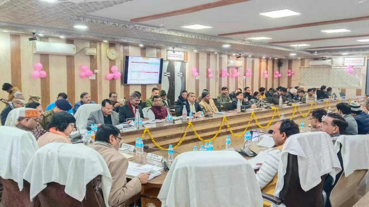 निर्माण कार्यों में गुणवत्ता व समयबद्धता सुनिश्चित करने के निर्देश, विकास कार्यों की हुई समीक्षा