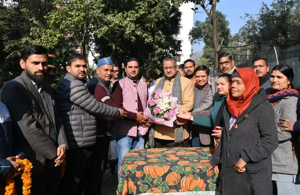 समान कार्य–समान वेतन पर उपनल कर्मचारी महासंघ ने मंत्री गणेश जोशी का किया अभिनंदन