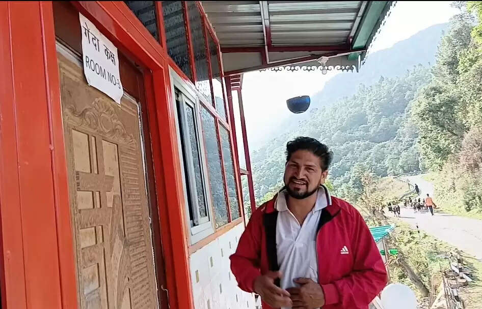 प्राकृतिक सौंदर्य से भरपूर ​खिूर्स पर्यटकों के आकर्षण का केंद्र