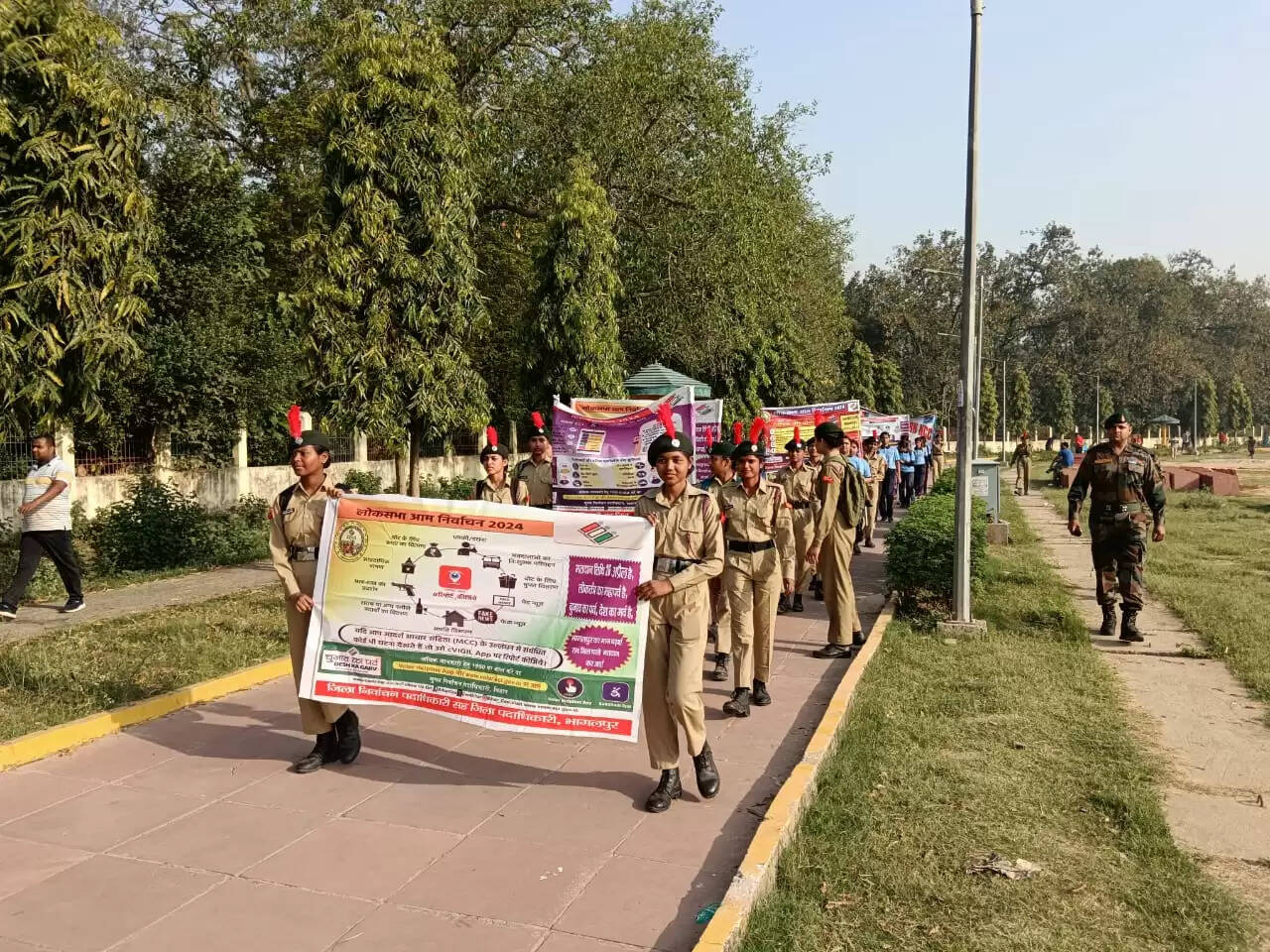 2 बिहार गर्ल्स बटालियन के एनसीसी कैडेटों ने निकाली मतदाता जागरूकता रैली