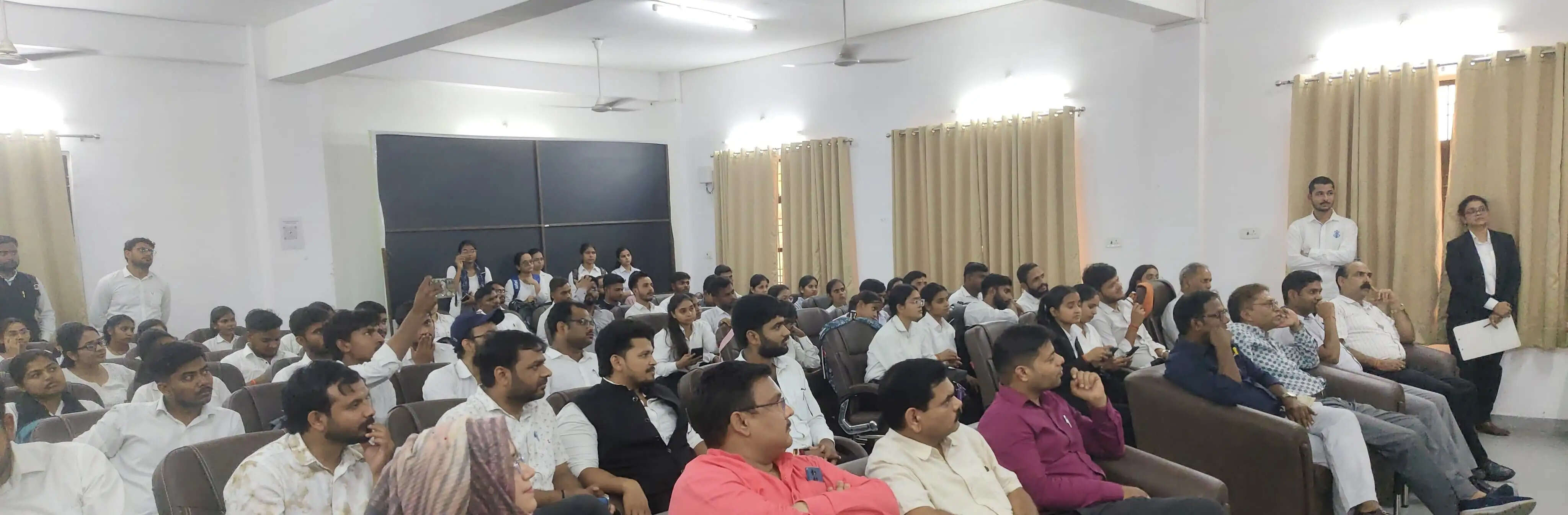 प्रचलित विधि के साथ-साथ नयी तकनीक से जुड़े विषयों का अध्ययन करें छात्र : प्रो जीके गोस्वामी