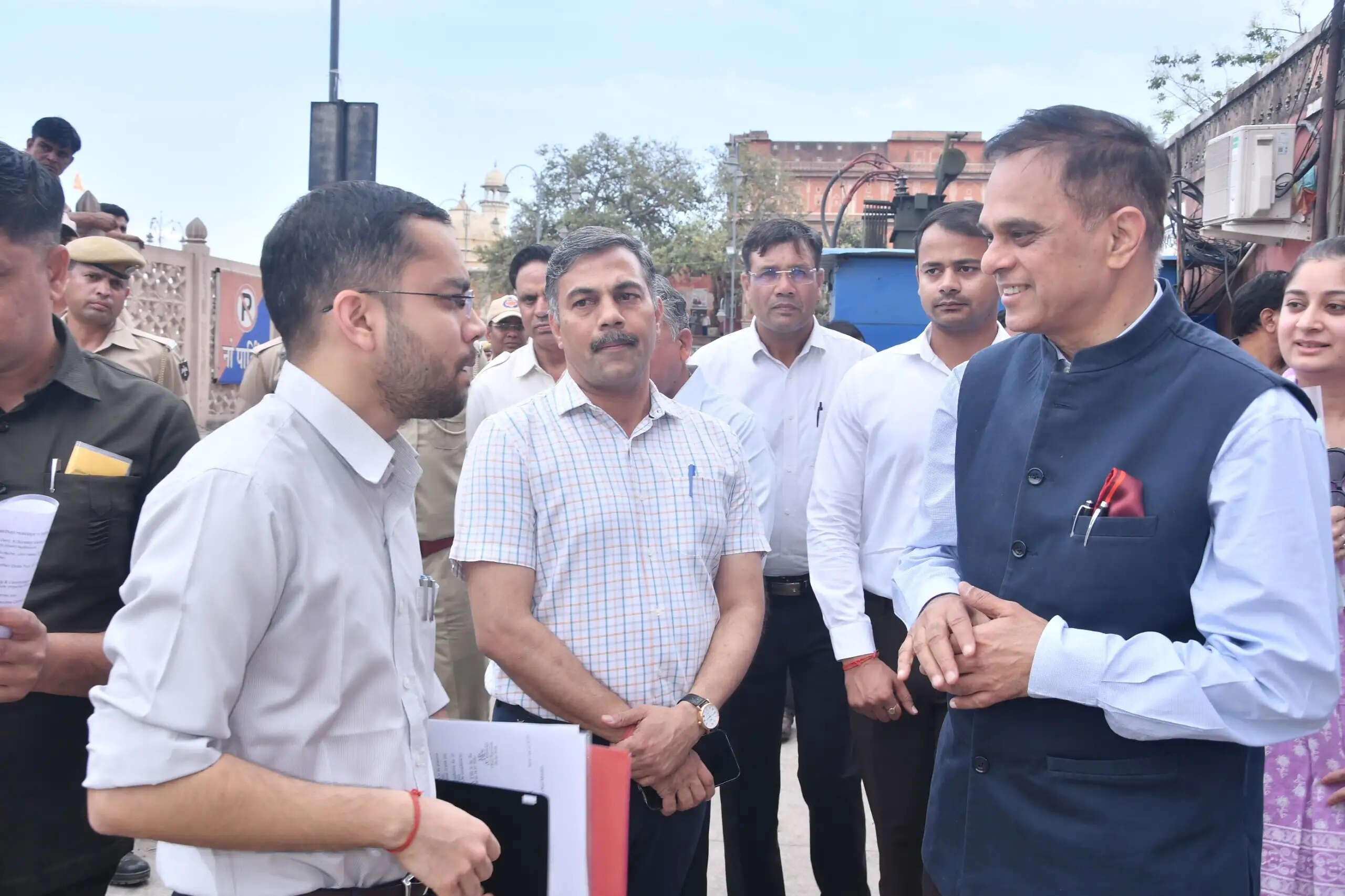 यूनेस्को हैरिटेज सिटी संरक्षण पर मुख्य सचिव सख्त, परकोटे का पैदल निरीक्षण कर दिए आवश्यक निर्देश