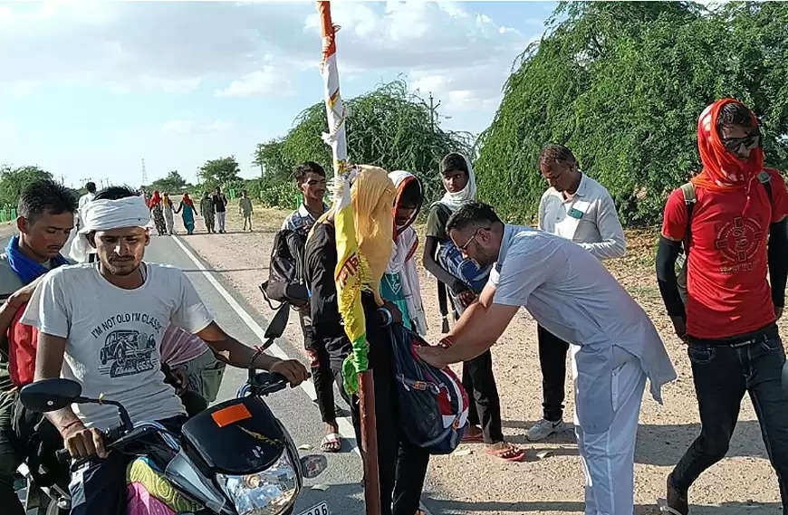 रामदेवरा जाने वाले पैदल यात्रियों की सुरक्षा, श्रद्धालुओं से की सड़क के साइड में चलने की अपील