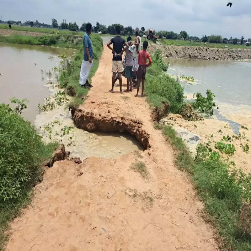 नेपाल से पानी छोड़े जाने के कारण पूर्णिया के कई प्रखंडों में घुसा बाढ़ का पानी