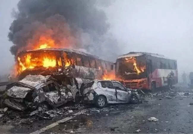 (लीड) उत्तर प्रदेश में अमंगल रहा मंगल का दिन, सड़क हादसों में 31 की मौत