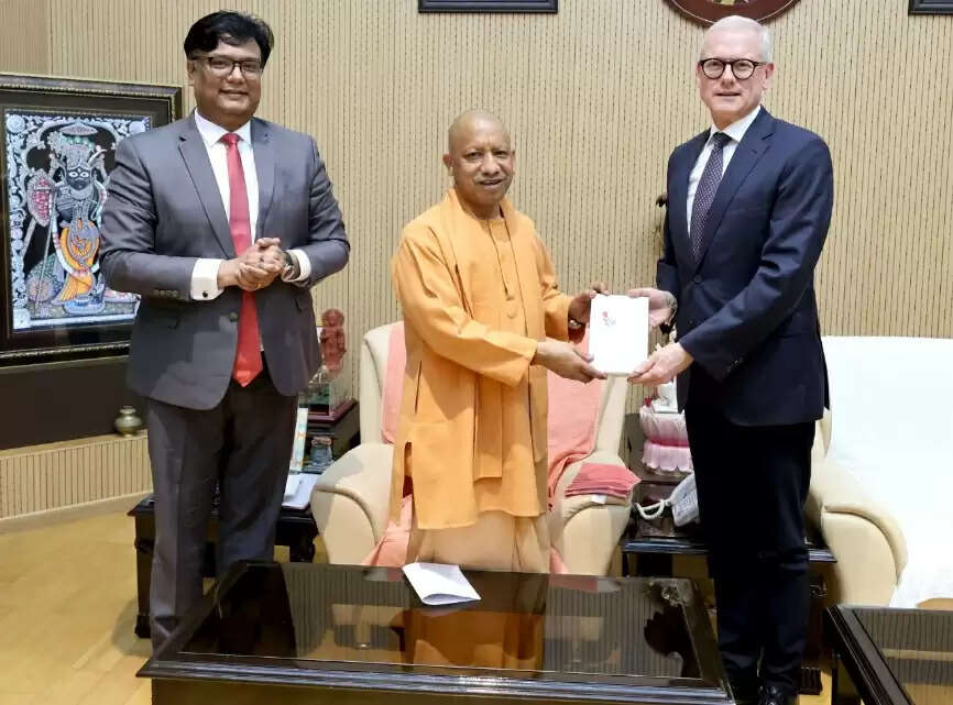 सिंगापुर की कम्पनी 'एपी मोलर माएर्स्क के प्रमुख ने की मुख्यमंत्री योगी से मुलाकात, निवेश विस्तार पर हुई चर्चा