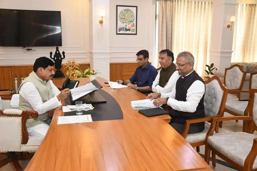 मुख्यमंत्री डॉ. यादव से मिले ग्रीनको ग्रुप के कार्यकारी निदेशक बंडारू, नवीकरणीय ऊर्जा पर हुई चर्चा