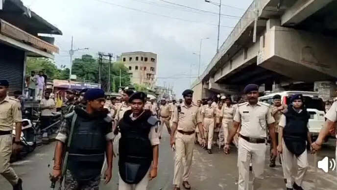 नवादा में अतिक्रमण हटाओ अभियान, सद्भावना चौक पर चला बुलडोजर