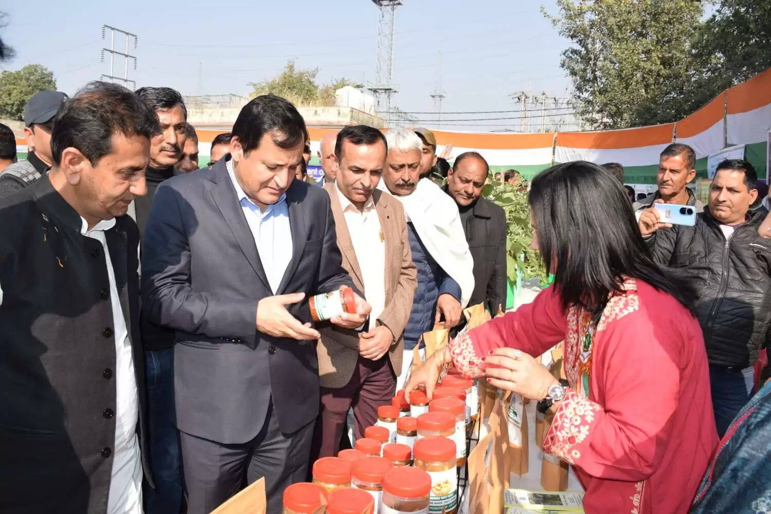 मंत्री जाविद डार ने जसरोटा विधायक के साथ घाट्टी में विशाल किसान मेले का उद्घाटन किया