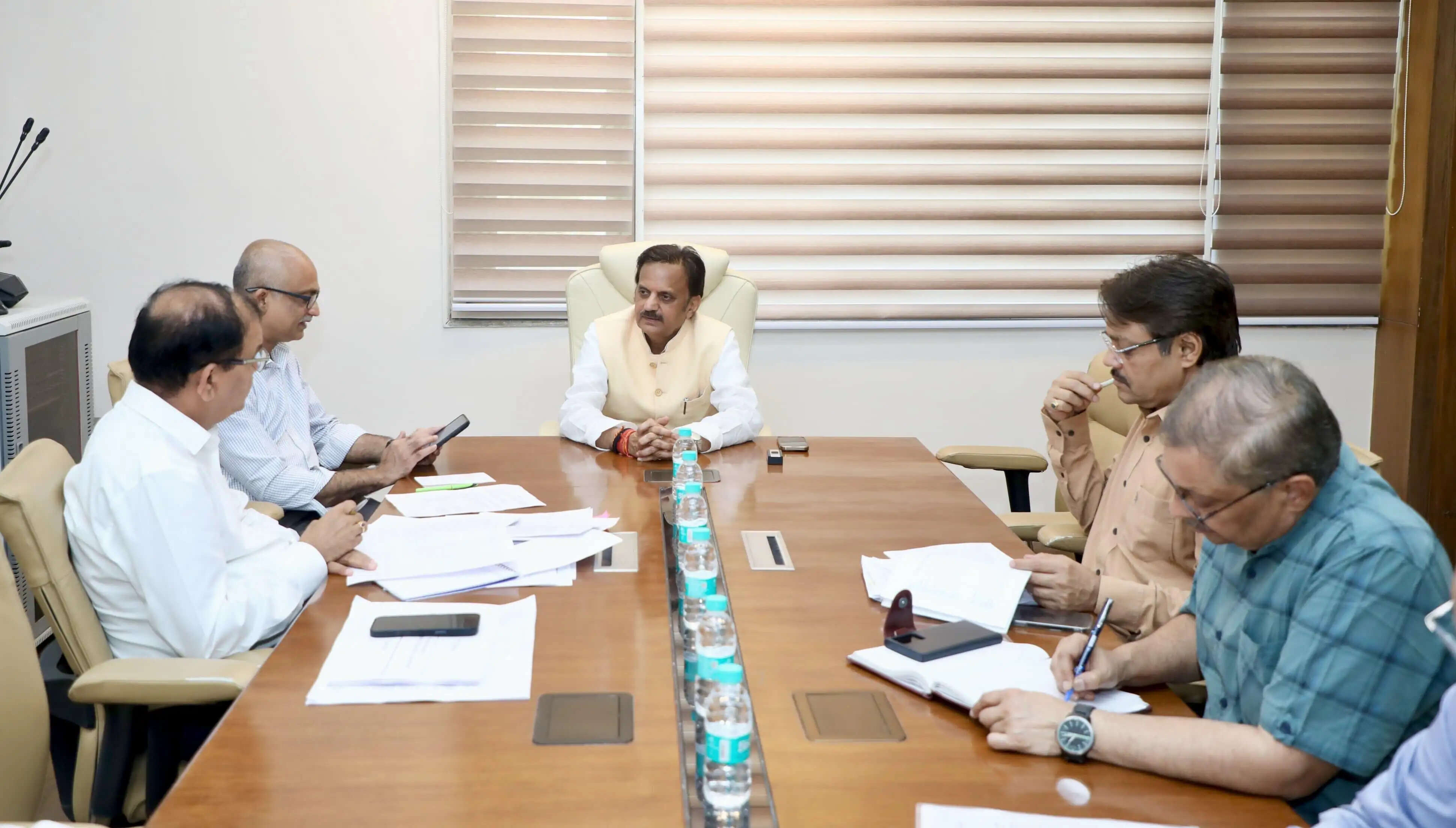 स्वास्थ्य अधोसंरचना कार्य समय-सीमा और गुणवत्ता के साथ पूरे हों: उप मुख्यमंत्री शुक्ल