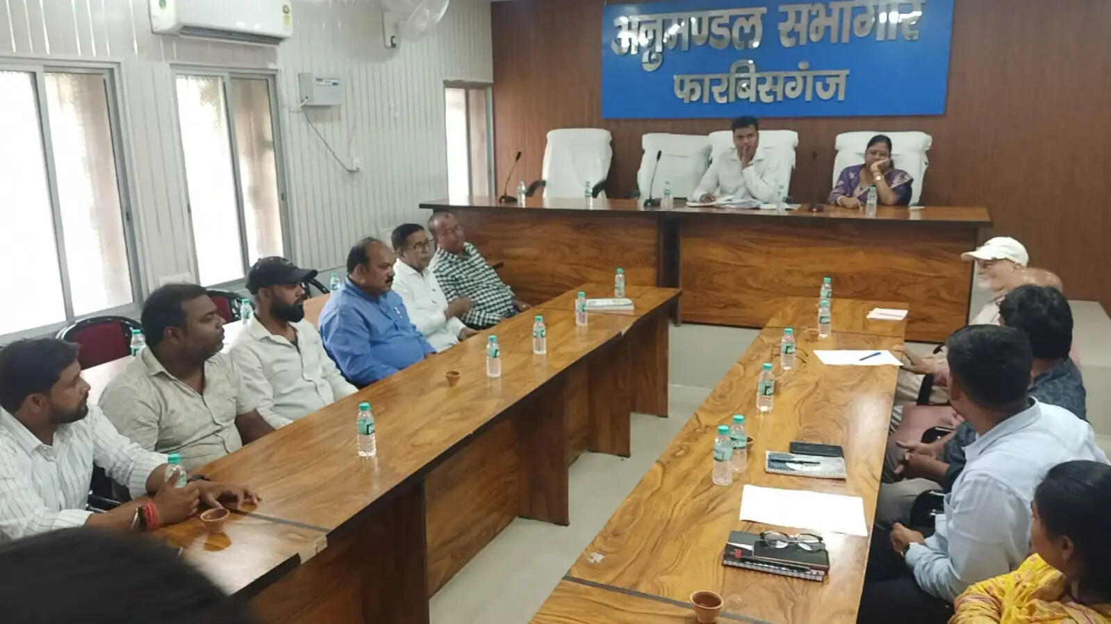 एसडीएम ने गैस वितरकों और पीडीएस डीलरों को दी सख्त हिदायत