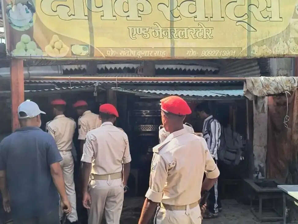 भीमनगर में मिठाई दुकानों पर छापेमारी, तीन गैस सिलेंडर जब्त
