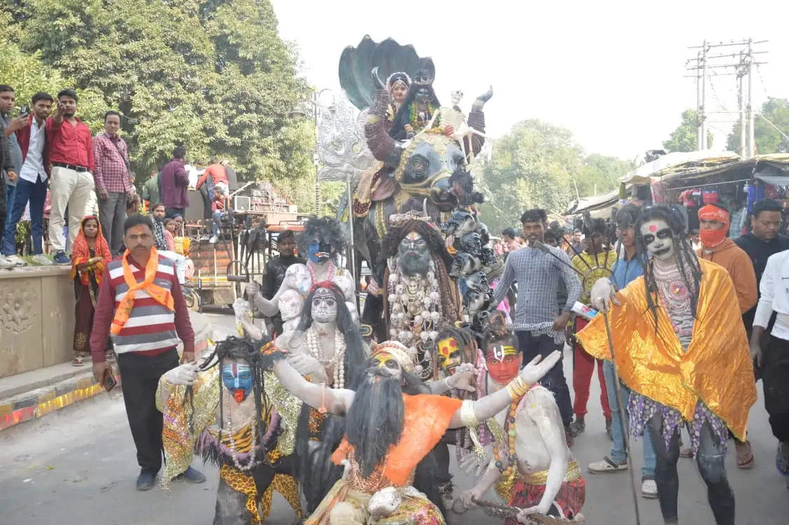 श्री काशी विश्वनाथ धाम के वर्षगांठ पर निकली भव्य लोक उत्सव शोभायात्रा