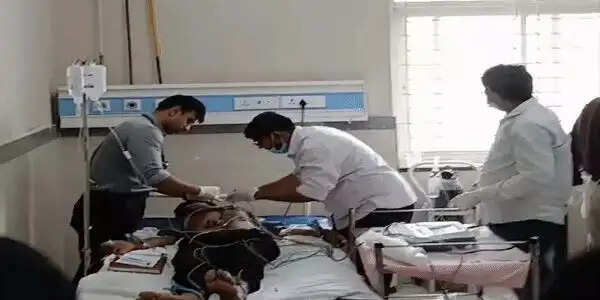 (अपडेट)&nbsp;मप्र&nbsp;के&nbsp;सागर में जहरीली शराब से 11 मौतें, आठ गंभीर मरीज बीएमसी रेफर