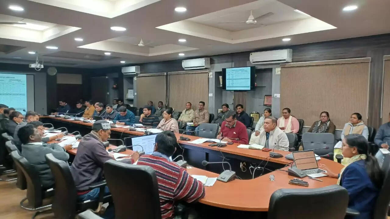 अनूपपुर: श्रमिकों का नियोजन बढ़ाकर निर्माण कार्यों में प्रगति लाए-सीईओ जिला पंचायत