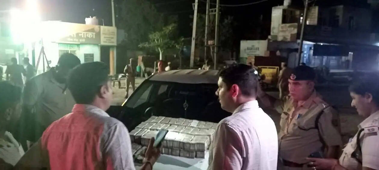 हांसी में कार से डेढ़ करोड़ से अधिक की नकदी बरामद, पुलिस ने आयकर विभाग को लिखा पत्र