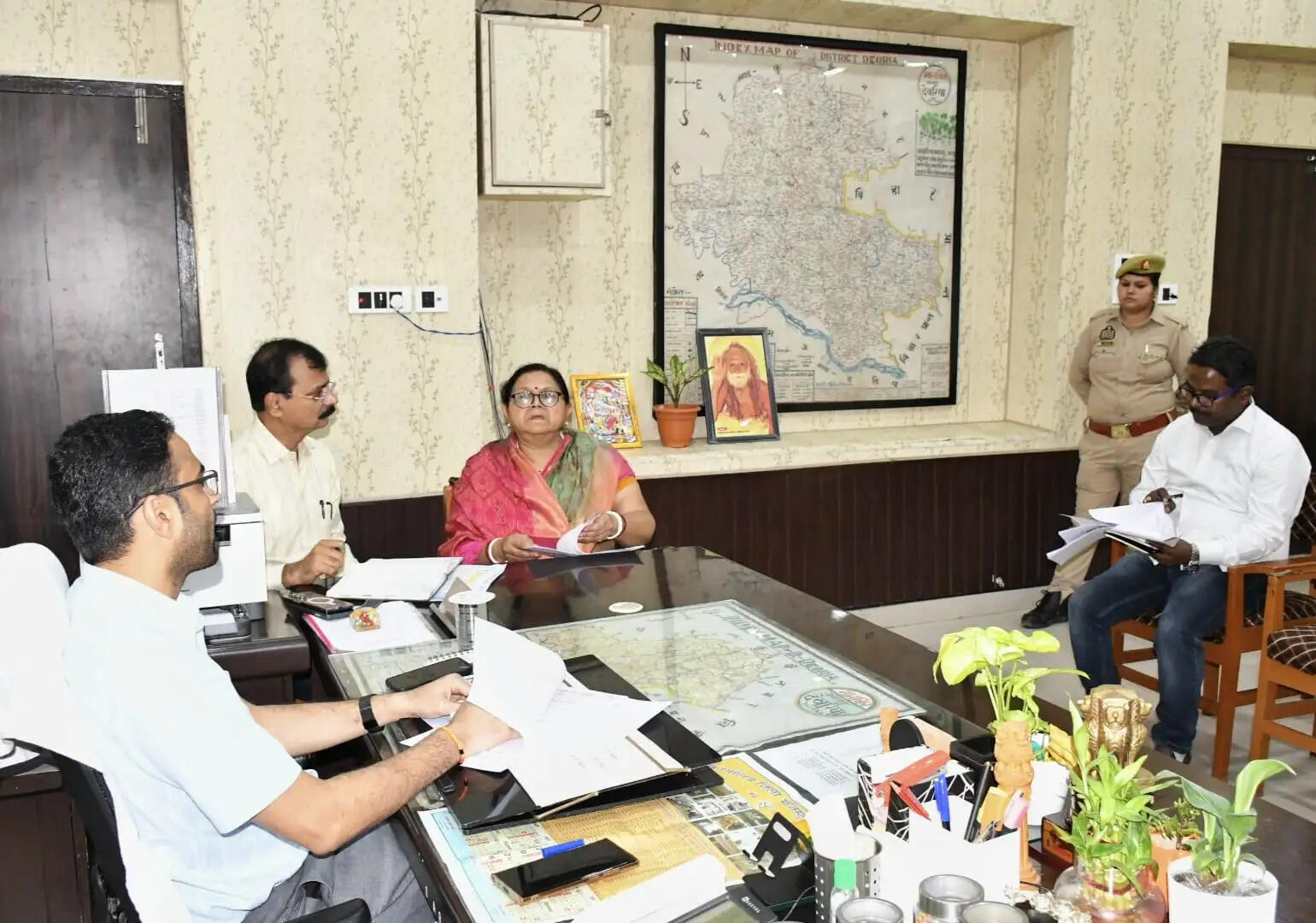 बाल विवाह की रोकथाम के लिए संबंधित विभाग पूरी सक्रियता एवं समन्वय के साथ करें कार्य : जिलाधिकारी