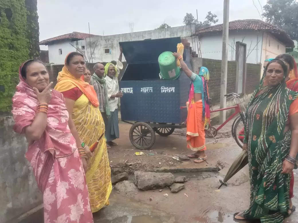 ग्राम देमार में फिर शुरू हुआ घरों से कूड़ा संग्रहण