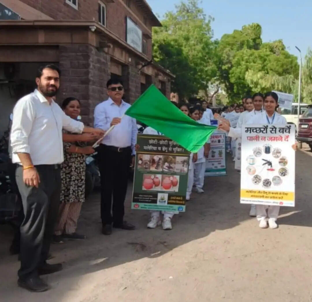 नेशनल डेंगू डे पर रैली निकालकर स्वच्छता के प्रति किया जागरूक