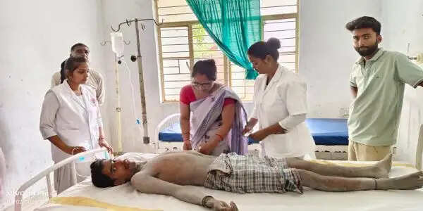 करंट की चपेट में आने से महिला की मौत, बचाने गया युवक गंभीर रूप से घायल