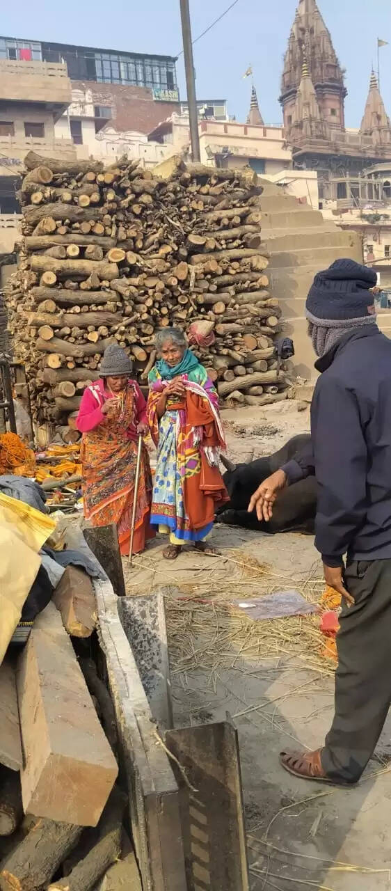 मोक्ष के लिए काशी आए तमिलनाडु के दंपत्ति में से पति की माैत, पुलिस ने कराया अंतिम संस्कार