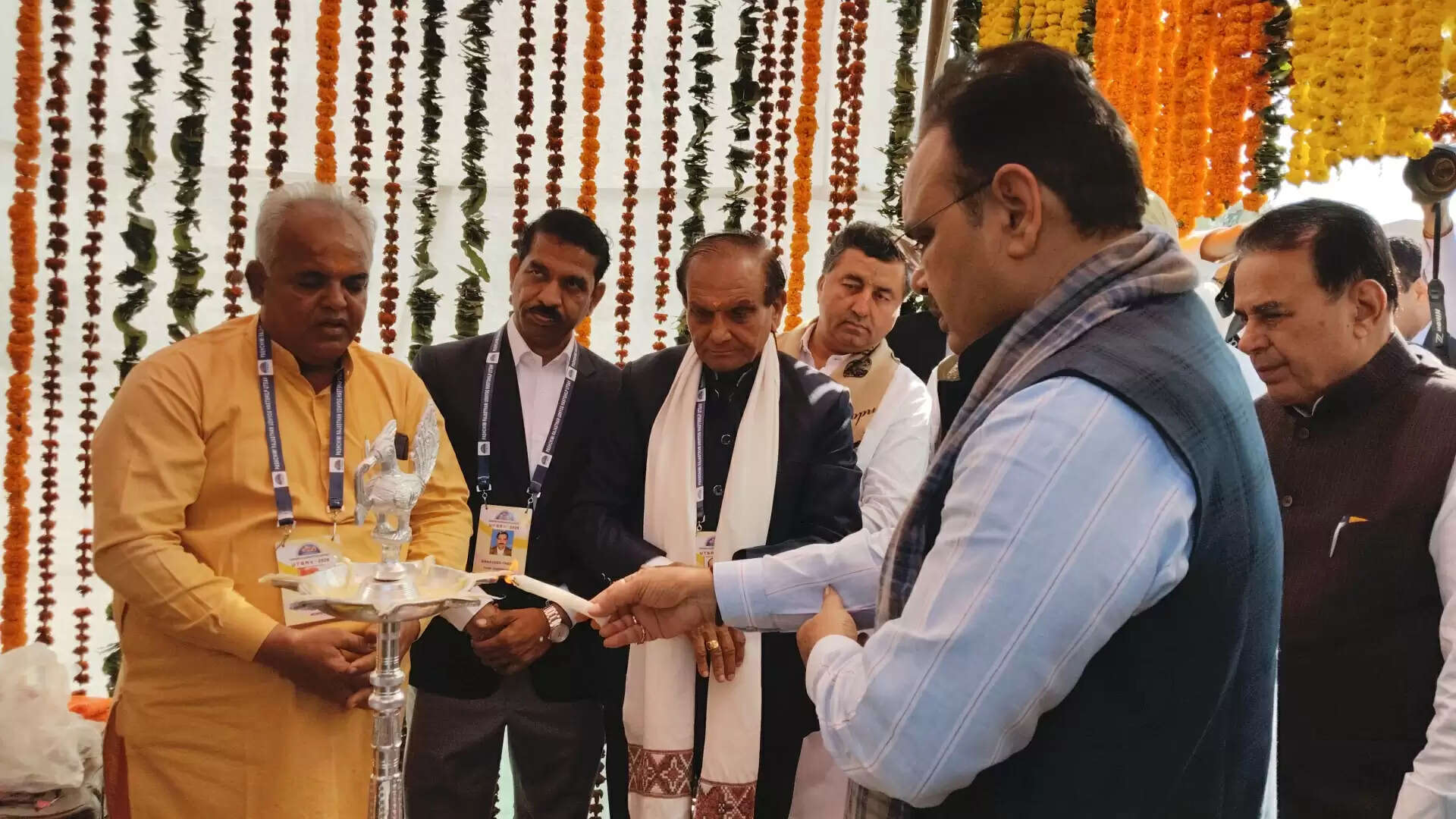 मुख्यमंत्री ने किया हस्तशिल्प उत्सव का विधिवत उद्घाटन : 41 दिव्यांगजनों को स्कूटी का वितरण