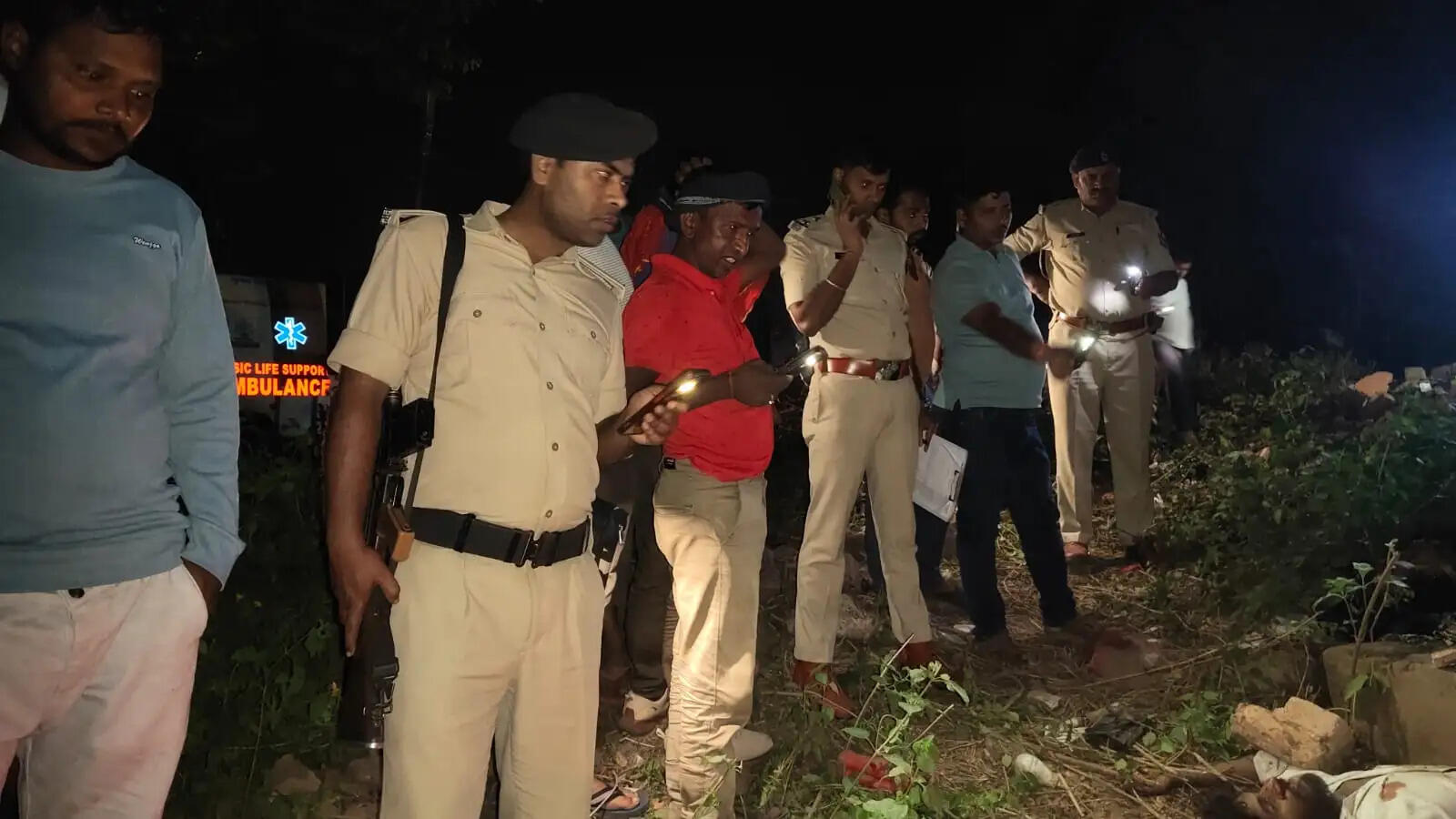 अनियंत्रित बाइक दीवार से टकराई, युवक-युवती की मौके पर ही मौत