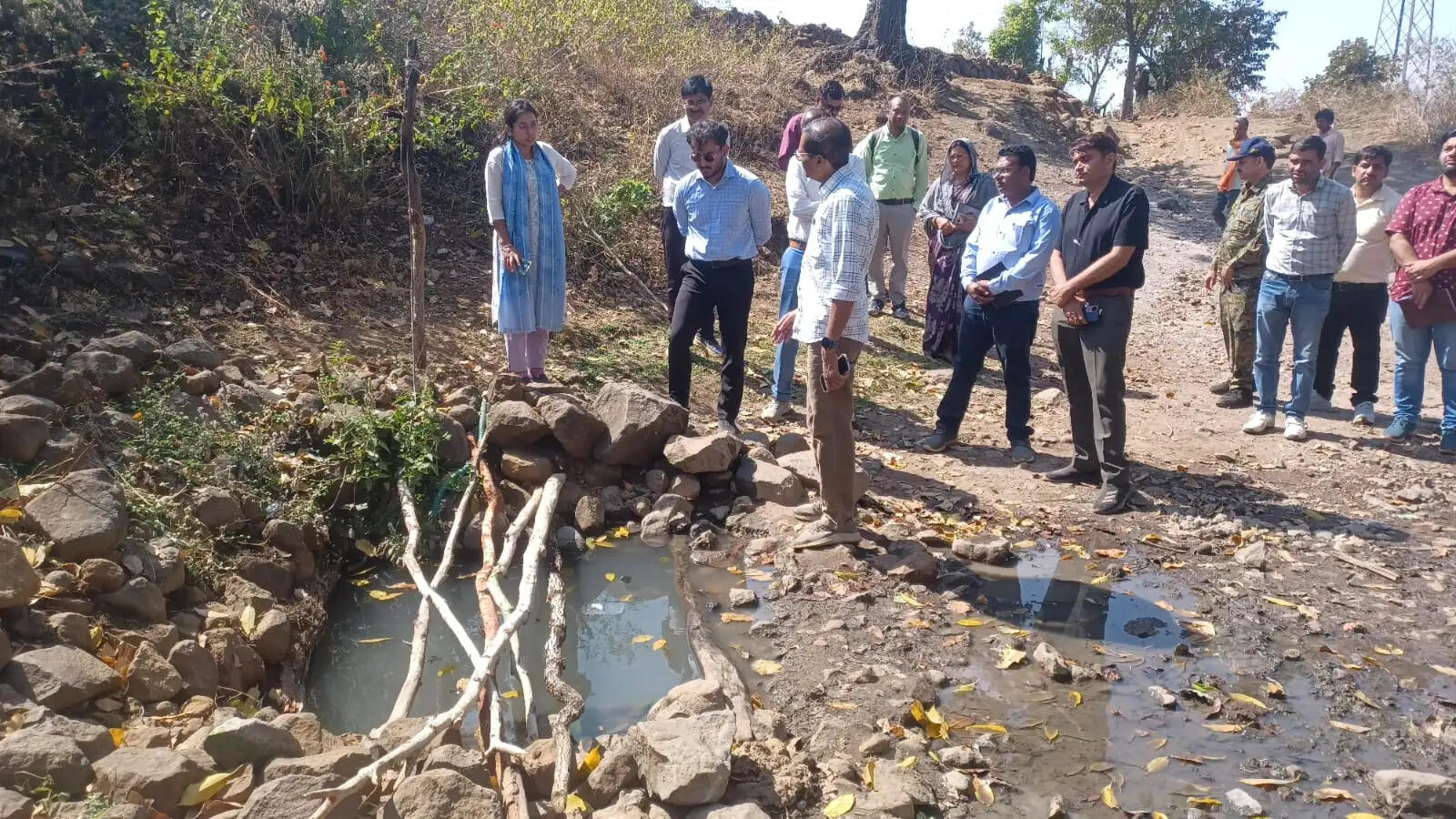 अनूपपुर: सुदूरवर्ती ग्रामीण क्षेत्र के प्राकृतिक जल स्रोतों में मॉडल पेयजल संरचना का निर्माण किया जाए-सीईओ जिपं