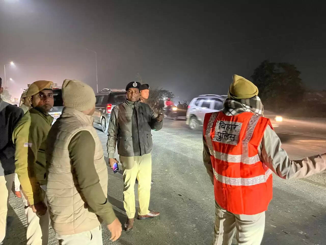 एसएसपी ने किया जेपी सेतु चेक पोस्ट का औचक निरीक्षण