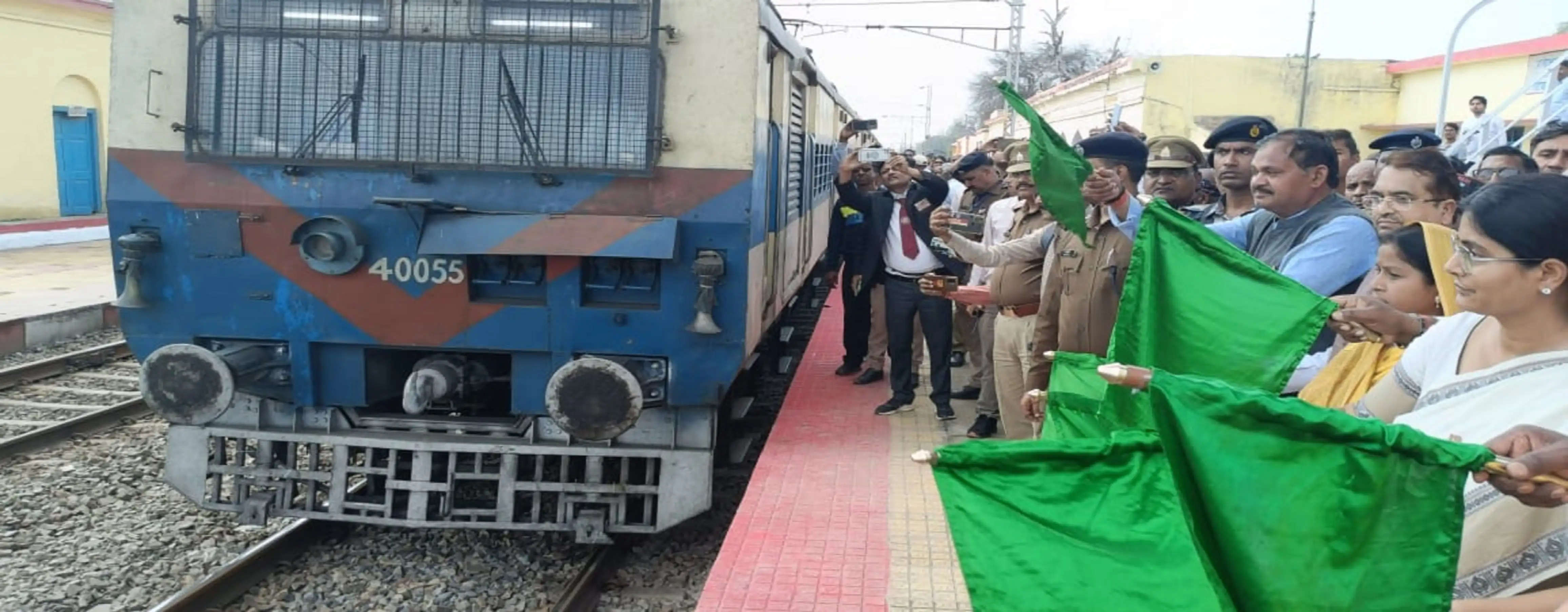 वाराणसी-सिंगरौली एक्सप्रेस का नारायणपुर बाजार रेलवे स्टेशन पर ठहराव शुरू