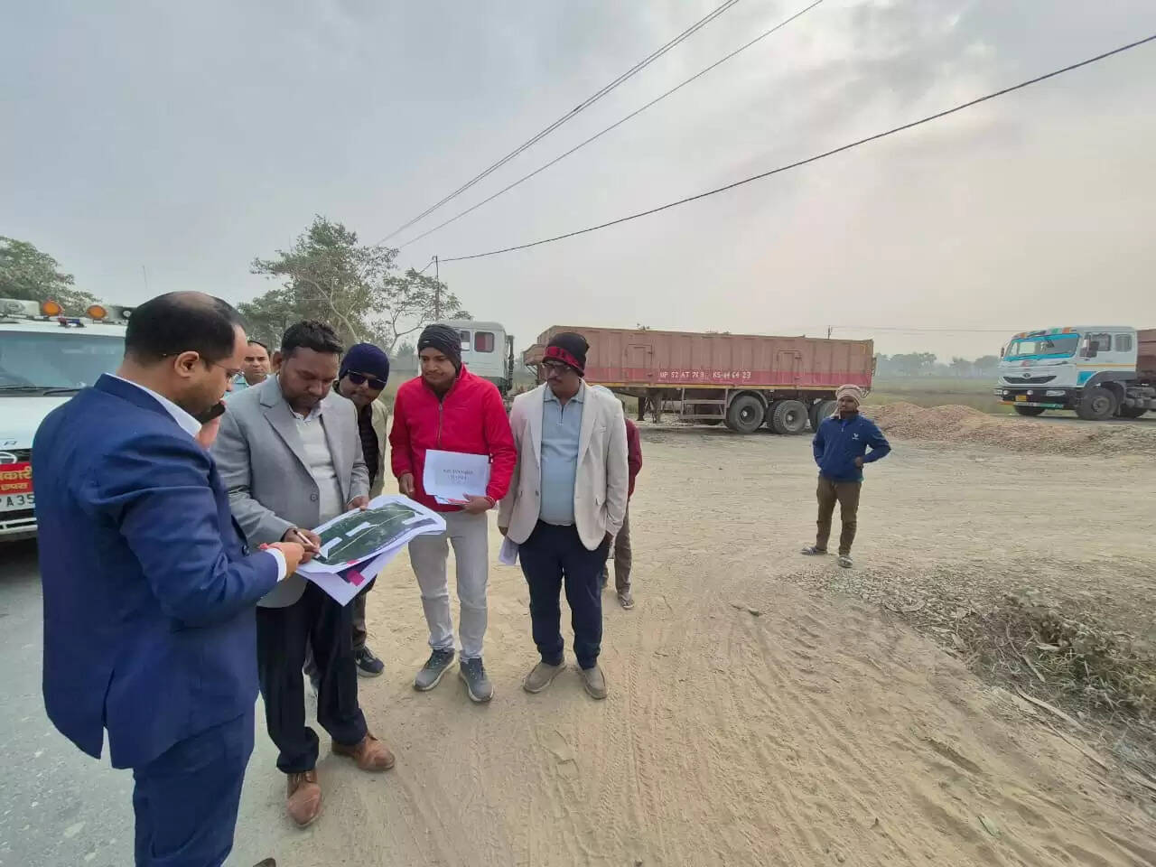 जिलाधिकारी ने किया विभिन्न पथ परियोजनाओं का स्थलीय निरीक्षण